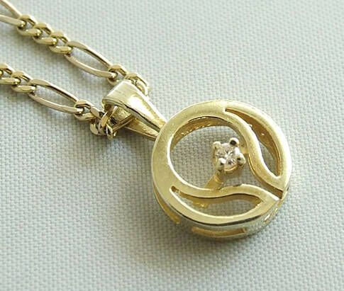 Casio Ocn gouden collier en hanger met diamant