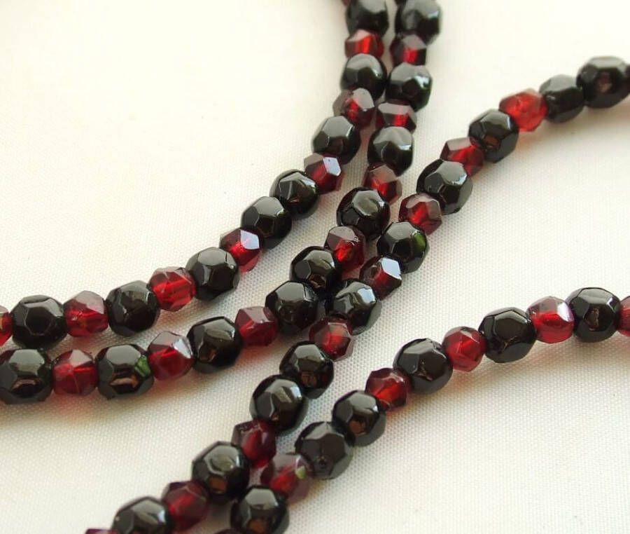 Casio Ocn granaten collier met gouden slot